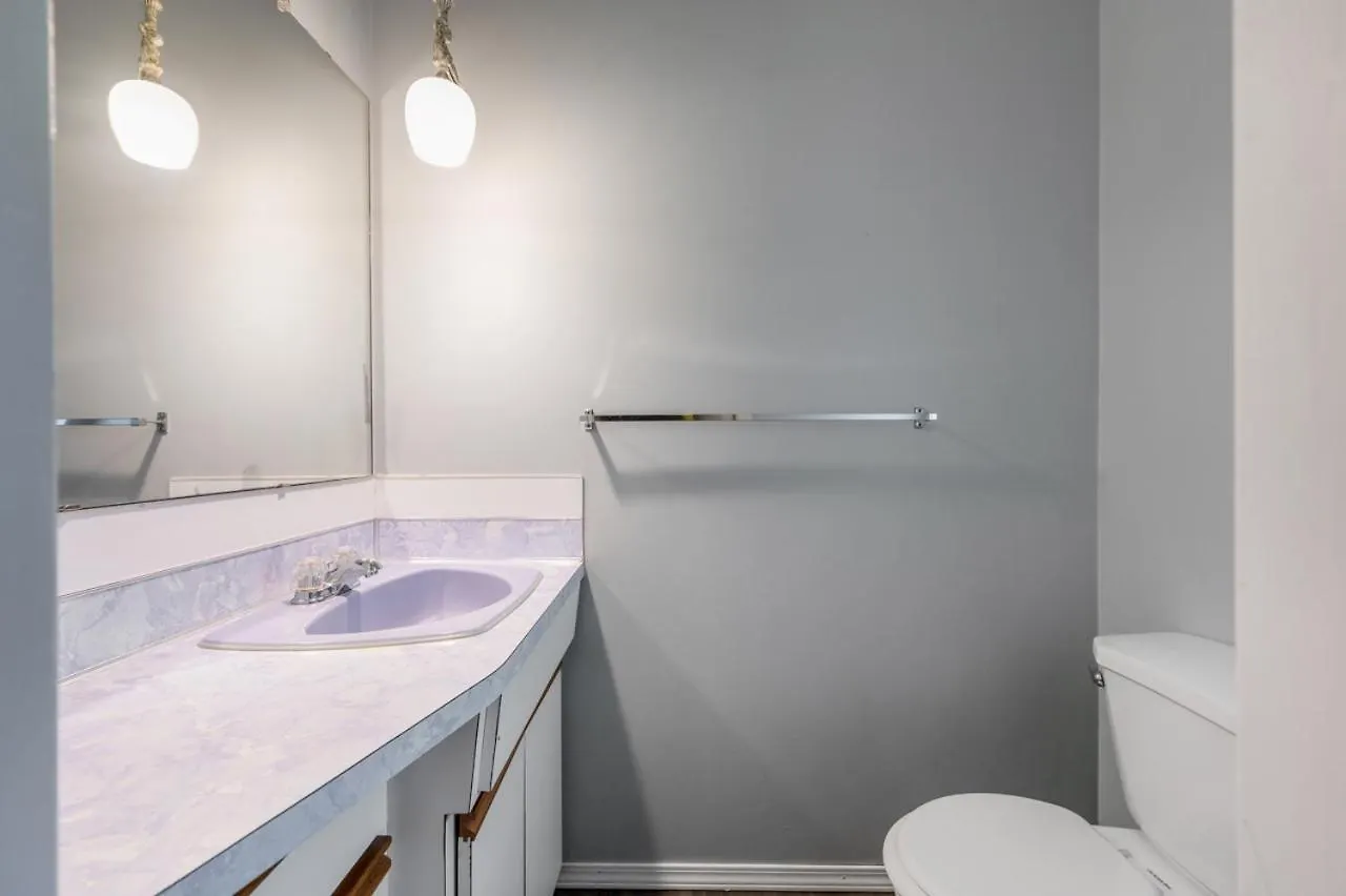 Cozy Retreat On Sandpiper Court - Room A Richmond Homestay