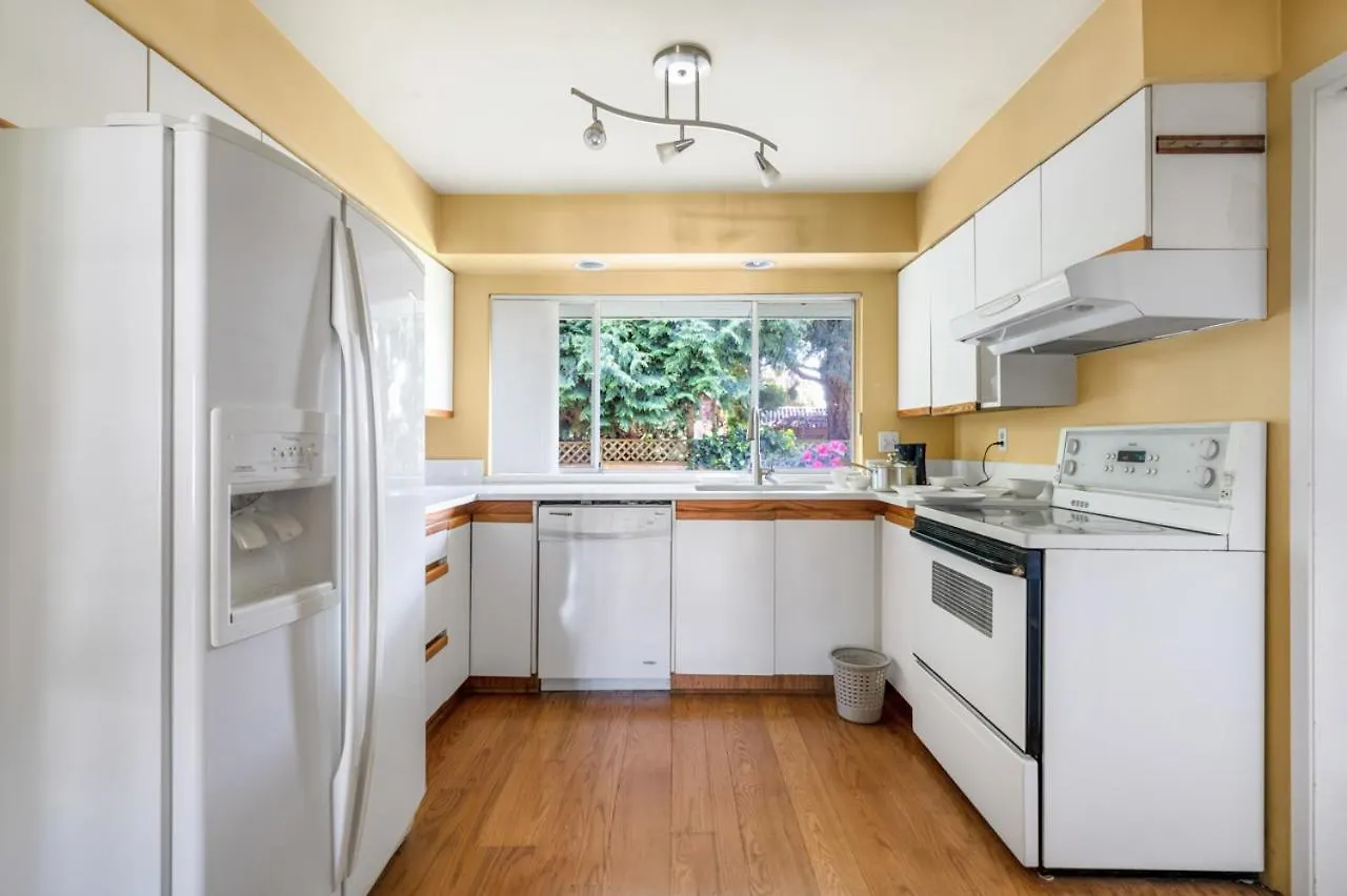 Homestay Cozy Retreat On Sandpiper Court - Room A Richmond