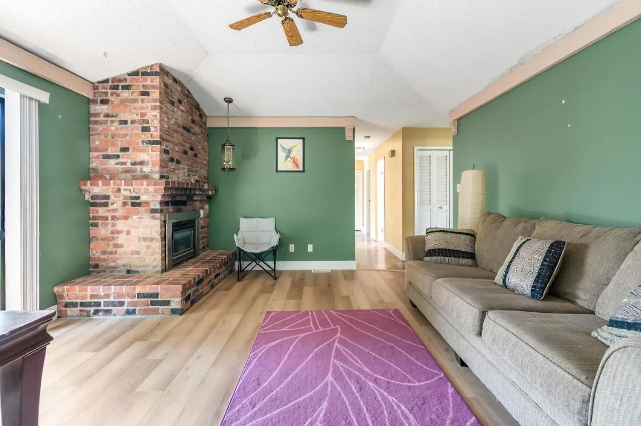 Cozy Retreat On Sandpiper Court - Room A Richmond