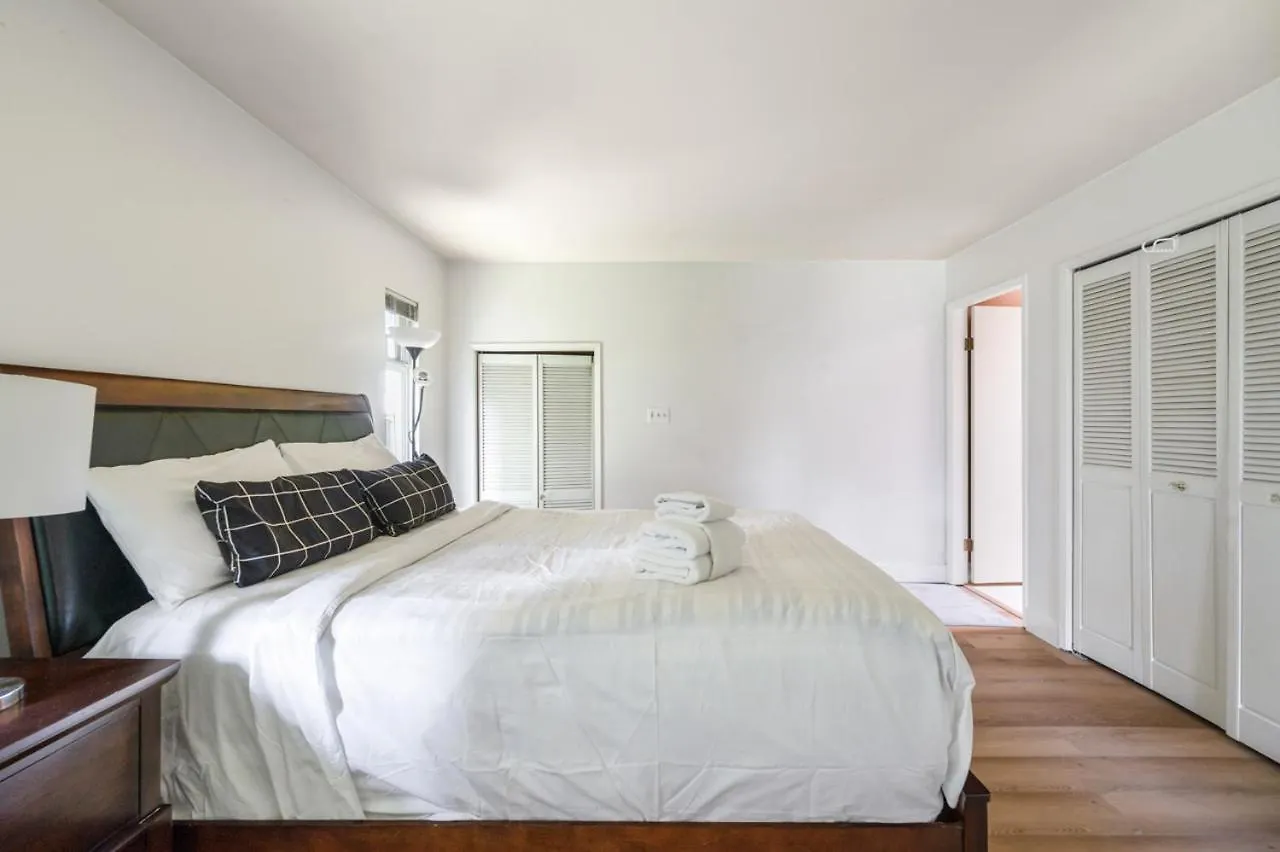 Homestay Cozy Retreat On Sandpiper Court - Room A Richmond