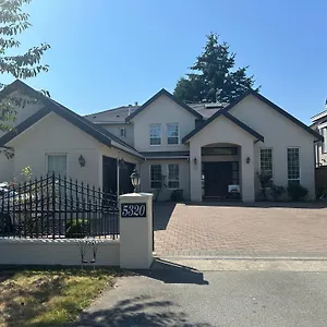 Homestay Vancouver Luxury, Richmond